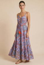 Anvi ART SILK Maxi Φόρεμα Κωδ: 1010sk Χαρακτηριστικά Προϊόντος • Υλικό: 100% Art Silk • Υφή: Ανάλαφρη, δροσερή και σατινέ • Γραμμή: Maxi με αέρινη εφαρμογή • Κόψιμο: Ασύμμετρο που κολακεύει τη σιλουέτα • Τιράντες: Ρυθμιζόμενες • Μπούστο: Με κορδόνι για καλύτερη εφαρμογή • Πλάτη: Σφηκοφωλιά με λάστιχο • Ιδιότητα: Non Iron  Διαστάσεις (One Size) • Στήθος: έως 96 cm • Μέση: έως 98 cm • Περιφέρεια: έως 145 cm  Οδηγίες Φροντίδας • Πλύσιμο στο χέρι ή στους 30°C • Χωρίς στύψιμο • Δεν απαιτεί σιδέρωμα (non iron)