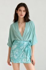 Styling Tip (προαιρετικό αλλά χρήσιμο για conversion) Ταιριάζει τέλεια με fitted top και σανδάλια για day looks ή με satin cami & mules για βραδινή εμφάνιση.