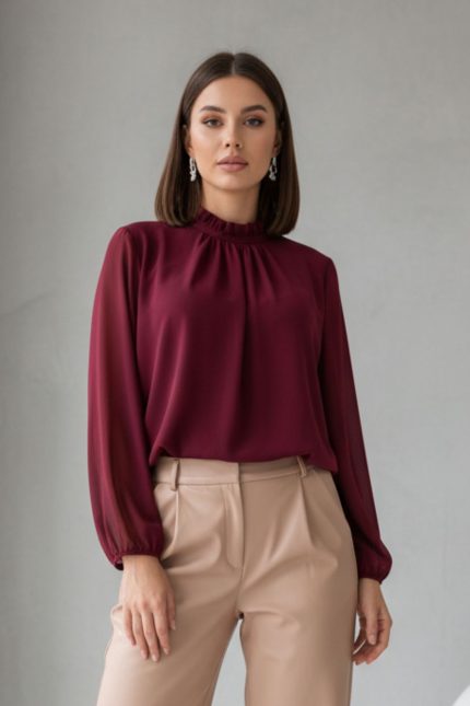 Ανακάλυψε τη Stormi Sheer Crop Μπλούζα με balloon design και halter neckline. Αέρινη γραμμή, non-iron ύφασμα που δεν διαφανίζει.