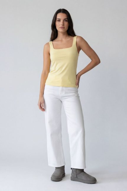 Viscose tank top με φαρδιά ράντα, super μαλακό και άνετο. ,ιδανικό για καθημερινή αλλά και εσωτερική χρήση. Minimal basic κομμάτι για εύκολο layering.