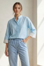 Εμπριμέ Σατινέ Πουκάμισο με Μάο Γιακά in baby blue