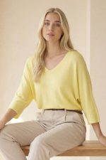 katia knitted top in yellow από modal viscose με απαλή fluffy υφή. One Size έως X-Large. Premium boutique ρούχα στο White Tie Boutique.