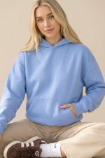 Baby blue oversized hoodie “Not in the Mood” με fluffy υφή και back print. One size έως XL. Ιδανικό για cozy & street style εμφανίσεις