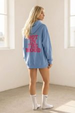 Baby blue oversized hoodie “Not in the Mood” με fluffy υφή και back print. One size έως XL. Ιδανικό για cozy & street style εμφανίσεις