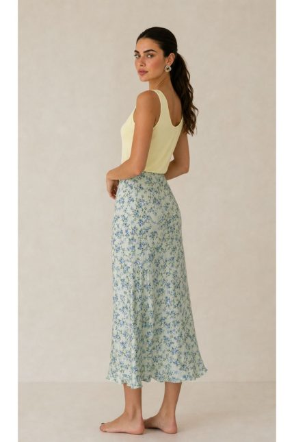 Σατινέ Floral Midi Φούστα Kωδ:3705  Χαρακτηριστικά Προϊόντος • Τύπος: Midi φούστα • Γραμμή: Α – αέρινη και θηλυκή εφαρμογή • Μήκος: 7/8 • Μέγεθος: One Size (καλύπτει έως Large Plus) • Ύφασμα: Σατινέ, ελαφρύ & απαλό • Εφαρμογή: Άνετη χωρίς πίεση • Στυλ: Elegant – casual chic  Διαστάσεις • Μέση: έως 90 cm • Περιφέρεια: έως 130 cm  Φροντίδα • Πλύσιμο έως 30°C • Χωρίς στύψιμο • Non iron – δεν χρειάζεται σιδέρωμα
