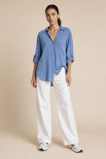 Oversized πουκάμισο σε indigo από viscose ύφασμα. Μαλακό, breathable και ιδανικό για ευαίσθητες επιδερμίδες. Φοριέται και σαν ελαφρύ jacket.