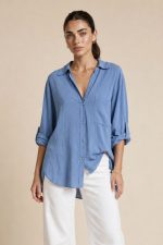 Oversized πουκάμισο σε indigo από viscose ύφασμα. Μαλακό, breathable και ιδανικό για ευαίσθητες επιδερμίδες. Φοριέται και σαν ελαφρύ jacket.