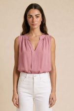 Monica Αμάνικη Πουκαμίσα in Dusty Pink ΚΩΔ: 27426  Χαρακτηριστικά Προϊόντος • Κωδικός: 27426 • Γραμμή: Άνετη – αέρινη εφαρμογή • Σχέδιο: Αμάνικο με φαρδιά ράντα • Λαιμόκοψη: Mao neck • Μήκος: Ασύμμετρο • Ύφασμα: Viscose – μαλακό & ανάλαφρο • Υφή: Breathable & δροσερή • Μέγεθος: One Size (καλύπτει έως X-Large) • Στυλ: Casual – minimal – everyday chic • Κατάλληλη για ευαίσθητα δέρματα  Εφαρμογή • Loose fit – δεν πιέζει το σώμα • Καλύπτει άνετα έως XL  Φροντίδα • Πλύσιμο έως 30°C • Χωρίς στύψιμο • Σιδέρωμα σε κανονική θερμοκρασία