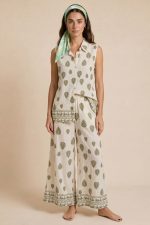 Safari Floral Leaf Set  Χαρακτηριστικά Προϊόντος Πουκάμισο • Αμάνικο σχέδιο • Κουμπιά μπροστά • Relaxed εφαρμογή • Ύφασμα πολύ δροσερό & ανάλαφρο • Δεν διαφανίζει • Botanical floral print • One Size (καλύπτει έως Large) Παντελόνα • Zip culotte / wide leg γραμμή • Άνετη εφαρμογή • Λάστιχο στη μέση • Elegant flow κίνηση • Πολύ μαλακό & breathable ύφασμα • Δεν πιέζει το σώμα • One Size (καλύπτει έως Large)  Διαστάσεις Πουκάμισο • Στήθος: έως 108 cm • Περιφέρεια: έως 112 cm • Μήκος: περίπου 68 cm Παντελόνα • Μέση: έως 92 cm • Περιφέρεια: έως 118 cm • Μήκος: περίπου 101 cm  Φροντίδα • Πλύσιμο έως 30°C • Χωρίς στύψιμο • Φυσικό στέγνωμα • Δεν χρειάζεται έντονο σιδέρωμα