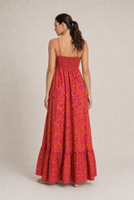 Gini Κρουαζέ Φόρεμα art silk in coral Κωδικός: 1099  Χαρακτηριστικά Προϊόντος • Ύφασμα: 100% Art Silk  • Υφή: Σατινέ, αέρινη και δροσερή • Γραμμή: Χαλαρή εφαρμογή0  Εντυπωσιακό μπλε εμπριμέ print ασύμμετρο σχέδιο   • Σχέδιο: Κρουαζέ • Τελείωμα: Ασύμμετρο • Ραντάκια: Αυξομειώνονται • Πλάτη: Σφηκοφωλιά με λάστιχο για άνεση και καλύτερη εφαρμογή • Ιδιότητα: Non iron 📏 Διαστάσεις Φορέματος • Στήθος: έως 96 cm • Μέση: έως 98 cm • Περιφέρεια: έως 145 cm Οδηγίες Φροντίδας • Πλύσιμο στο χέρι ή στους 30°C • Όχι στύψιμο • Δεν χρειάζεται σιδέρωμα