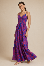Anvi ART SILK Maxi Φόρεμα in magenta blue  Χαρακτηριστικά Προϊόντος • Υλικό: 100% Art Silk • Υφή: Ανάλαφρη, αέρινη και δροσερή • Γραμμή: Maxi με χαλαρή εφαρμογή • Σχέδιο: Εντυπωσιακό  magenta -μπλε εμπριμέ print1 • Μπούστο: Σούρες στο κέντρο με decorative φουντάκια • Τιράντες: Λεπτές και ρυθμιζόμενες • Εφαρμογή: Άνετη και θηλυκή • Ιδιότητα: Non Iron  Διαστάσεις (One Size) • Στήθος: έως 96 cm • Μέση: έως 98 cm • Περιφέρεια: έως 145 cm  Οδηγίες Φροντίδας • Πλύσιμο στο χέρι ή στους 30°C • Χωρίς στύψιμο • Δεν απαιτεί σιδέρωμα (non iron)