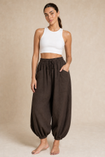 Celia Crop Top  in White Χαρακτηριστικά Προϊόντος • Minimal crop top σε μοντέρνα γραμμή • Στρογγυλή λαιμόκοψη • Αμάνικο σχέδιο • Ελαστικό lycra ύφασμα υψηλής άνεσης • Εφαρμοστή γραμμή που αγκαλιάζει το σώμα • Crop μήκος • Απαλή και δροσερή υφή • Ιδανικό για καθημερινά αλλά και elevated summer looks • Κανονική προς στενή εφαρμογή • One Size (καλύπτει έως Medium) Διαστάσεις Μέγεθος Στήθος Μέση Μήκος One Size έως 95 cm έως 85 cm 38 cm Φροντίδα • Πλύσιμο στο χέρι ή έως 30°C • Χωρίς λευκαντικό • Χωρίς στεγνωτήριο • Σιδέρωμα σε χαμηλή θερμοκρασία • Επιτρέπεται το στεγνό καθάρισμα