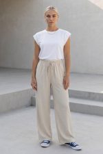 Basic Viscose T-Shirt in White Κωδικός: 4100 Χαρακτηριστικά Προϊόντος • Στρογγυλή λαιμόκοψη • Minimal και διαχρονικός σχεδιασμός • Απαλό και ελαστικό ύφασμα • Αγκαλιάζει διακριτικά το σώμα χωρίς να πιέζει • Άνετη εφαρμογή Viscose mix  δεν διαφανίζει  • One Size Διαστάσεις Μέτρηση One Size Στήθος έως 102 cm Κοιλιά έως 98 cm Περιφέρεια έως 106 cm Μήκος 62 cm Φροντίδα • Πλύσιμο στους 30°C • Σιδέρωμα σε χαμηλή θερμοκρασία • Αποφεύγεται το στεγνωτήριο