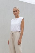 Basic Viscose T-Shirt in White Κωδικός: 4100 Χαρακτηριστικά Προϊόντος • Στρογγυλή λαιμόκοψη • Minimal και διαχρονικός σχεδιασμός • Απαλό και ελαστικό ύφασμα • Αγκαλιάζει διακριτικά το σώμα χωρίς να πιέζει • Άνετη εφαρμογή Viscose mix  δεν διαφανίζει  • One Size Διαστάσεις Μέτρηση One Size Στήθος έως 102 cm Κοιλιά έως 98 cm Περιφέρεια έως 106 cm Μήκος 62 cm Φροντίδα • Πλύσιμο στους 30°C • Σιδέρωμα σε χαμηλή θερμοκρασία • Αποφεύγεται το στεγνωτήριο