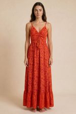 Anvi ART SILK Maxi Φόρεμα in Coral  Χαρακτηριστικά Προϊόντος • Υλικό: 100% Art Silk • Υφή: Ανάλαφρη, αέρινη και δροσερή • Γραμμή: Maxi με χαλαρή εφαρμογή • Σχέδιο: Εντυπωσιακό μπλε εμπριμέ print • Μπούστο: Σούρες στο κέντρο με decorative φουντάκια • Τιράντες: Λεπτές και ρυθμιζόμενες • Εφαρμογή: Άνετη και θηλυκή • Ιδιότητα: Non Iron  Διαστάσεις (One Size) • Στήθος: έως 96 cm • Μέση: έως 98 cm • Περιφέρεια: έως 145 cm  Οδηγίες Φροντίδας • Πλύσιμο στο χέρι ή στους 30°C • Χωρίς στύψιμο • Δεν απαιτεί σιδέρωμα (non iron)
