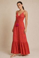 Anvi ART SILK Maxi Φόρεμα in Coral  Χαρακτηριστικά Προϊόντος • Υλικό: 100% Art Silk • Υφή: Ανάλαφρη, αέρινη και δροσερή • Γραμμή: Maxi με χαλαρή εφαρμογή • Σχέδιο: Εντυπωσιακό μπλε εμπριμέ print • Μπούστο: Σούρες στο κέντρο με decorative φουντάκια • Τιράντες: Λεπτές και ρυθμιζόμενες • Εφαρμογή: Άνετη και θηλυκή • Ιδιότητα: Non Iron  Διαστάσεις (One Size) • Στήθος: έως 96 cm • Μέση: έως 98 cm • Περιφέρεια: έως 145 cm  Οδηγίες Φροντίδας • Πλύσιμο στο χέρι ή στους 30°C • Χωρίς στύψιμο • Δεν απαιτεί σιδέρωμα (non iron)