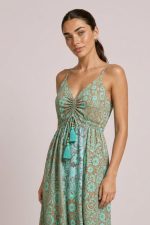Anvi ART SILK Maxi Φόρεμα in Mint  Χαρακτηριστικά Προϊόντος • Υλικό: 100% Art Silk • Υφή: Ανάλαφρη, αέρινη και δροσερή • Γραμμή: Maxi με χαλαρή εφαρμογή • Σχέδιο: Εντυπωσιακό mint  εμπριμέ print • Μπούστο: Σούρες στο κέντρο με decorative φουντάκια • Τιράντες: Λεπτές και ρυθμιζόμενες • Εφαρμογή: Άνετη και θηλυκή • Ιδιότητα: Non Iron  Διαστάσεις (One Size) • Στήθος: έως 96 cm • Μέση: έως 98 cm • Περιφέρεια: έως 145 cm  Οδηγίες Φροντίδας • Πλύσιμο στο χέρι ή στους 30°C • Χωρίς στύψιμο • Δεν απαιτεί σιδέρωμα (non iron)