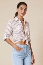 Ριγέ Crop Πουκαμίσα in dusty pink Κωδ:1465 Χαρακτηριστικά Προϊόντος • Ριγέ crop πουκαμίσα • Γραμμή: Άνετη relaxed εφαρμογή • Μανίκι: Roll-up με κουμπί • Κλείσιμο: Με κουμπιά μπροστά • Ύφασμα: Super μαλακή και ανάλαφρη σύνθεση • Κατάλληλη για ευαίσθητα δέρματα • Αίσθηση: Δροσερή και breathable • Μέγεθος: One Size (καλύπτει έως Medium Plus)  Διαστάσεις • Στήθος: έως 100 cm • Μέση: έως 95 cm • Μήκος: Crop  Φροντίδα • Πλύσιμο έως 30°C • Δεν στύβεται • Φυσικό στέγνωμα • Easy care ύφασμα