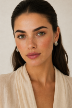 Luna Drop Earrings Χαρακτηριστικά Χρυσό μεταλλικό φινίρισμα Διακόσμηση με λαμπερά zircon Minimal σχέδιο σε σχήμα σταγόνας Ανθεκτικά στο χρόνο και στην καθημερινή χρήση Διαστάσεις: 1,5 cm Κούμπωμα καρφάκι Υλικό Stainless Steel  Υποαλλεργικό  Δεν μαυρίζει εύκολα Ανθεκτικό στη φθορά και την καθημερινή χρήση  Δεν σκουριάζει Διατηρεί τη λάμψη του για μεγάλο χρονικό διάστημα