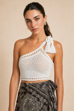 Milos Viscose Wrap Midi Skirt in brown Κωδικός: 2728 Χαρακτηριστικά Προϊόντος • Πολυμορφική κρουαζέ midi φούστα • Εσωτερικό φύλλο που ασφαλίζει με κορδονάκι • Εξωτερικό φύλλο που τυλίγει το σώμα και δένει στη μέση • Ρυθμιζόμενη εφαρμογή που προσαρμόζεται εύκολα στη σιλουέτα • Άνετη γραμμή με φυσική κίνηση • Midi μήκος • Ασύμμετρο τελείωμα • One Size – καλύπτει έως X-Large • Viscose blend σύνθεση καφέ  αποχρωση • Ανάλαφρη, δροσερή και breathable αίσθηση • Πολύ μαλακή υφή με όμορφη εφαρμογή Διαστάσεις (One Size) • Μέση: έως 105 cm (ρυθμιζόμενη με δέσιμο) • Περιφέρεια: έως 120 cm • Μήκος: Midi Asymmetrical Οδηγίες Φροντίδας • Πλύσιμο στους 30°C • Χωρίς στύψιμο • Σιδέρωμα σε χαμηλή θερμοκρασία