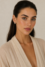 Luna Drop Earrings Χαρακτηριστικά Χρυσό μεταλλικό φινίρισμα Διακόσμηση με λαμπερά zircon Minimal σχέδιο σε σχήμα σταγόνας Ανθεκτικά στο χρόνο και στην καθημερινή χρήση Διαστάσεις: 1,5 cm Κούμπωμα καρφάκι Υλικό Stainless Steel  Υποαλλεργικό  Δεν μαυρίζει εύκολα Ανθεκτικό στη φθορά και την καθημερινή χρήση  Δεν σκουριάζει Διατηρεί τη λάμψη του για μεγάλο χρονικό διάστημα