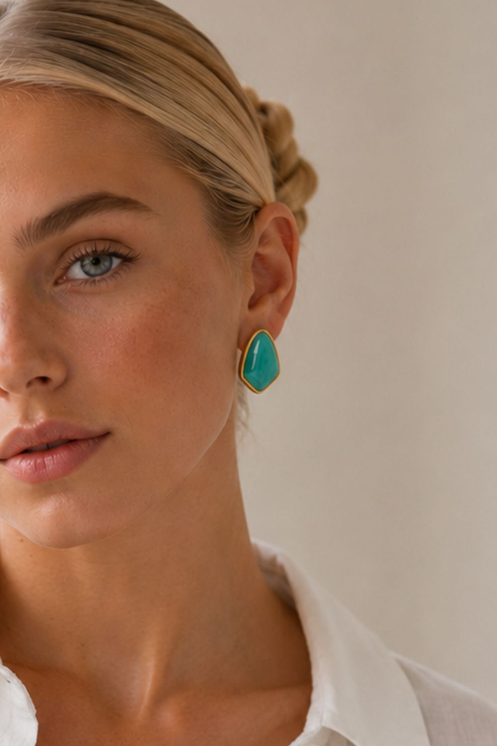 Mint Dream Earrings Χαρακτηριστικά • Stainless Steel • Mint glossy λεπτομέρεια • Χρυσό περίγραμμα • Organic statement σχέδιο • Ανθεκτικά στην καθημερινή χρήση • Ελαφριά και άνετα • Ιδανικά για summer & resort looks Υλικό Stainless Steel Υποαλλεργικό Δεν μαυρίζει εύκολα Ανθεκτικό στη φθορά και την καθημερινή χρήση Δεν σκουριάζει Διατηρεί τη λάμψη του για μεγάλο χρονικό διάστημα Mint Dream Earrings Χαρακτηριστικά • Stainless Steel • Mint glossy λεπτομέρεια • Χρυσό περίγραμμα • Organic statement σχέδιο • Ανθεκτικά στην καθημερινή χρήση • Ελαφριά και άνετα • Ιδανικά για summer & resort looks Υλικό Stainless Steel Υποαλλεργικό Δεν μαυρίζει εύκολα Ανθεκτικό στη φθορά και την καθημερινή χρήση Δεν σκουριάζει Διατηρεί τη λάμψη του για μεγάλο χρονικό διάστημα
