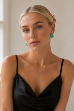 Mint Dream Earrings Χαρακτηριστικά • Stainless Steel • Mint glossy λεπτομέρεια • Χρυσό περίγραμμα • Organic statement σχέδιο • Ανθεκτικά στην καθημερινή χρήση • Ελαφριά και άνετα • Ιδανικά για summer & resort looks Υλικό Stainless Steel  Υποαλλεργικό  Δεν μαυρίζει εύκολα Ανθεκτικό στη φθορά και την καθημερινή χρήση  Δεν σκουριάζει Διατηρεί τη λάμψη του για μεγάλο χρονικό διάστημα