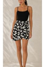 Viscose Wrap Mini Skirt Κωδικός: 7891 Χαρακτηριστικά Προϊόντος • Mini κρουαζέ φούστα με ρυθμιζόμενο δέσιμο στη μέση • Διπλή εφαρμογή με εσωτερικό και εξωτερικό δέσιμο • Εσωτερικό φύλλο που ασφαλίζει με κορδονάκι • Εξωτερικό φύλλο που αγκαλιάζει το σώμα και δένει στη μέση • Προσαρμόζεται εύκολα στη σιλουέτα • Άνετη και θηλυκή γραμμή • One Size – καλύπτει έως Large • Ύφασμα από viscose blend σύνθεση • Ανάλαφρη, δροσερή και breathable αίσθηση • Μαλακή υφή με όμορφη φυσική κίνηση • Ιδανική για καθημερινές εμφανίσεις και καλοκαιρινά looks Διαστάσεις (One Size) • Μέση: έως 100 cm (ρυθμιζόμενη με δέσιμο) • Περιφέρεια: έως 110 cm • Μήκος: Mini Οδηγίες Φροντίδας • Πλύσιμο στους 30°C • Χωρίς στύψιμο • Σιδέρωμα σε χαμηλή θερμοκρασία