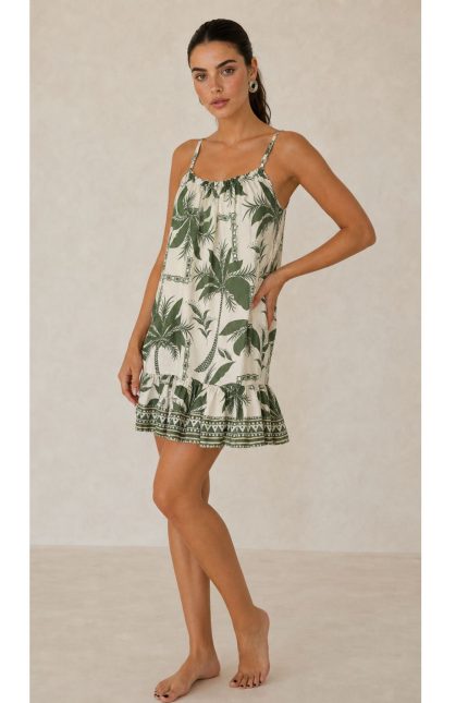 Vacation Mini Dress Χαρακτηριστικά Προϊόντος • Mini φόρεμα με tropical palm print • Ανάλαφρη Α γραμμή για άνετη εφαρμογή • Ρυθμιζόμενες τιράντες για ιδανική προσαρμογή • Ελαστικό τελείωμα στο μπούστο για σταθερή εφαρμογή • Διακοσμητικό κορδονάκι στο ντεκολτέ • Βολάν στο τελείωμα για περισσότερη κίνηση • One Size – καλύπτει έως X-Large • 100% βαμβακερό ύφασμα (Cotton) • Πολύ δροσερό, ανάλαφρο και εξαιρετικά μαλακό στην αφή • Breathable σύνθεση ιδανική για υψηλές θερμοκρασίες • Δεν διαφανίζει One Size – καλύπτει έως X-Large. Διαστάσεις Μέγεθος Στήθος Περιφέρεια Μήκος One Size έως 110–115 cm έως 130 cm 90 cm* *Το μήκος μπορεί να διαφέρει ελαφρώς ανάλογα με τη ρύθμιση στις τιράντες. Οδηγίες Φροντίδας • Πλύσιμο στους 30°C • Στύψιμο σε χαμηλές στροφές • Σιδέρωμα σε χαμηλή θερμοκρασία