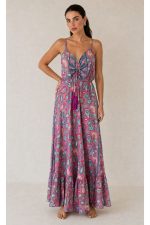 Anvi Art Silk Maxi Φόρεμα Pink Λαχούρι Χαρακτηριστικά Προϊόντος • Maxi φόρεμα σε αέρινη και θηλυκή γραμμή • Εντυπωσιακό λαχούρι print σε αποχρώσεις του ροζ • Ασύμμετρο εμπριμέ σχέδιο που χαρίζει μοναδικό χαρακτήρα • 100% Art Silk ύφασμα • Ανάλαφρη, δροσερή και μεταξένια υφή • Σούρες στο μπούστο για άψογη εφαρμογή • Μέση με απλό λάστιχο μπροστά και σφηκοφωλιά λάστιχο στο πίσω μέρος για μεγαλύτερη άνεση • Decorative φουντάκια στο κέντρο του ντεκολτέ • Λεπτές ρυθμιζόμενες τιράντες • Άνετη εφαρμογή που αγκαλιάζει όμορφα το σώμα • Δεν διαφανίζει • Non Iron – δεν χρειάζεται σιδέρωμα Διαστάσεις Μέγεθος Στήθος Μέση Περιφέρεια One Size έως 96 cm έως 98 cm έως 145 cm Σύνθεση • 100% Art Silk Φροντίδα • Πλύσιμο στο χέρι ή έως 30°C • Χωρίς στύψιμο • Φυσικό στέγνωμα • Δεν απαιτεί σιδέρωμα (Non Iron)