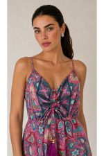 Anvi Art Silk Maxi Φόρεμα Pink Λαχούρι Χαρακτηριστικά Προϊόντος • Maxi φόρεμα σε αέρινη και θηλυκή γραμμή • Εντυπωσιακό λαχούρι print σε αποχρώσεις του ροζ • Ασύμμετρο εμπριμέ σχέδιο που χαρίζει μοναδικό χαρακτήρα • 100% Art Silk ύφασμα • Ανάλαφρη, δροσερή και μεταξένια υφή • Σούρες στο μπούστο για άψογη εφαρμογή • Μέση με απλό λάστιχο μπροστά και σφηκοφωλιά λάστιχο στο πίσω μέρος για μεγαλύτερη άνεση • Decorative φουντάκια στο κέντρο του ντεκολτέ • Λεπτές ρυθμιζόμενες τιράντες • Άνετη εφαρμογή που αγκαλιάζει όμορφα το σώμα • Δεν διαφανίζει • Non Iron – δεν χρειάζεται σιδέρωμα Διαστάσεις Μέγεθος Στήθος Μέση Περιφέρεια One Size έως 96 cm έως 98 cm έως 145 cm Σύνθεση • 100% Art Silk Φροντίδα • Πλύσιμο στο χέρι ή έως 30°C • Χωρίς στύψιμο • Φυσικό στέγνωμα • Δεν απαιτεί σιδέρωμα (Non Iron)
