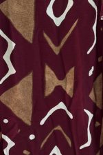 Tinos Viscose Wrap Midi Skirt Κωδικός: 2728 Χαρακτηριστικά Προϊόντος • Πολυμορφική κρουαζέ midi φούστα • Εσωτερικό φύλλο που ασφαλίζει με κορδονάκι • Εξωτερικό φύλλο που τυλίγει το σώμα και δένει στη μέση • Ρυθμιζόμενη εφαρμογή που προσαρμόζεται εύκολα στη σιλουέτα • Άνετη γραμμή με φυσική κίνηση • Midi μήκος • Ασύμμετρο τελείωμα • One Size – καλύπτει έως X-Large • Viscose blend σύνθεση • Ανάλαφρη, δροσερή και breathable αίσθηση • Πολύ μαλακή υφή με όμορφη εφαρμογή Διαστάσεις (One Size) • Μέση: έως 105 cm (ρυθμιζόμενη με δέσιμο) • Περιφέρεια: έως 120 cm • Μήκος: Midi Asymmetrical Οδηγίες Φροντίδας • Πλύσιμο στους 30°C • Χωρίς στύψιμο • Σιδέρωμα σε χαμηλή θερμοκρασία