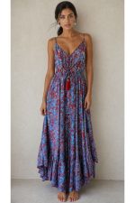 Anvi Art Silk Maxi Φόρεμα mint red Χαρακτηριστικά Προϊόντος • Maxi φόρεμα σε αέρινη και θηλυκή γραμμή • Εντυπωσιακό λαχούρι print σε αποχρώσεις mint-red-indigo blue • Ασύμμετρο εμπριμέ σχέδιο που χαρίζει μοναδικό χαρακτήρα • 100% Art Silk ύφασμα • Ανάλαφρη, δροσερή και μεταξένια υφή • Σούρες στο μπούστο για άψογη εφαρμογή • Μέση με απλό λάστιχο μπροστά και σφηκοφωλιά λάστιχο στο πίσω μέρος για μεγαλύτερη άνεση • Decorative φουντάκια στο κέντρο του ντεκολτέ • Λεπτές ρυθμιζόμενες τιράντες • Άνετη εφαρμογή που αγκαλιάζει όμορφα το σώμα • Δεν διαφανίζει • Non Iron – δεν χρειάζεται σιδέρωμα Διαστάσεις Μέγεθος Στήθος Μέση Περιφέρεια One Size έως 96 cm έως 98 cm έως 145 cm Σύνθεση • 100% Art Silk Φροντίδα • Πλύσιμο στο χέρι ή έως 30°C • Χωρίς στύψιμο • Φυσικό στέγνωμα • Δεν απαιτεί σιδέρωμα (Non Iron)