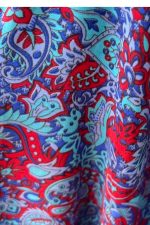 Anvi Art Silk Maxi Φόρεμα mint red Χαρακτηριστικά Προϊόντος • Maxi φόρεμα σε αέρινη και θηλυκή γραμμή • Εντυπωσιακό λαχούρι print σε αποχρώσεις mint-red-indigo blue • Ασύμμετρο εμπριμέ σχέδιο που χαρίζει μοναδικό χαρακτήρα • 100% Art Silk ύφασμα • Ανάλαφρη, δροσερή και μεταξένια υφή • Σούρες στο μπούστο για άψογη εφαρμογή • Μέση με απλό λάστιχο μπροστά και σφηκοφωλιά λάστιχο στο πίσω μέρος για μεγαλύτερη άνεση • Decorative φουντάκια στο κέντρο του ντεκολτέ • Λεπτές ρυθμιζόμενες τιράντες • Άνετη εφαρμογή που αγκαλιάζει όμορφα το σώμα • Δεν διαφανίζει • Non Iron – δεν χρειάζεται σιδέρωμα Διαστάσεις Μέγεθος Στήθος Μέση Περιφέρεια One Size έως 96 cm έως 98 cm έως 145 cm Σύνθεση • 100% Art Silk Φροντίδα • Πλύσιμο στο χέρι ή έως 30°C • Χωρίς στύψιμο • Φυσικό στέγνωμα • Δεν απαιτεί σιδέρωμα (Non Iron)
