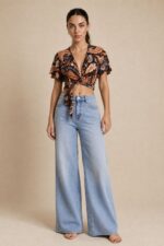 Iris Viscose Λαχούρι  Κρουαζέ top in black and orange Κωδ:21526 Χαρακτηριστικά Προϊόντος Top • Πολυμορφικό κρουαζέ σχέδιο • Δένει μπροστά & πίσω • Μπορεί να φορεθεί και ανάποδα • Άνοιγμα μπροστά ή στην πλάτη ανάλογα το styling • Μανίκι σε άνετη γραμμή • Ύφασμα: Viscose • Αίσθηση: Πολύ δροσερή & ανάλαφρη • Εφαρμογή: Άνετη • Ασύμμετρο τελείωμα • Αίσθηση: Ανάλαφρη & breathableΎφασμα: Viscose • Αίσθηση: Πολύ δροσερή, ανάλαφρη & εξαιρετικά μαλακή στην αφή • Breathable σύνθεση, ιδανική και για ευαίσθητα δέρματα ή άτομα με αλλεργίες  Διαστάσεις Top • Στήθος: έως 100 cm • Μέση: προσαρμόζεται με δέσιμο • Μήκος: κανονικό crop  Φροντίδα • Πλύσιμο έως 30°C • Χωρίς στύψιμο • Σιδέρωμα σε κανονική θερμοκρασία