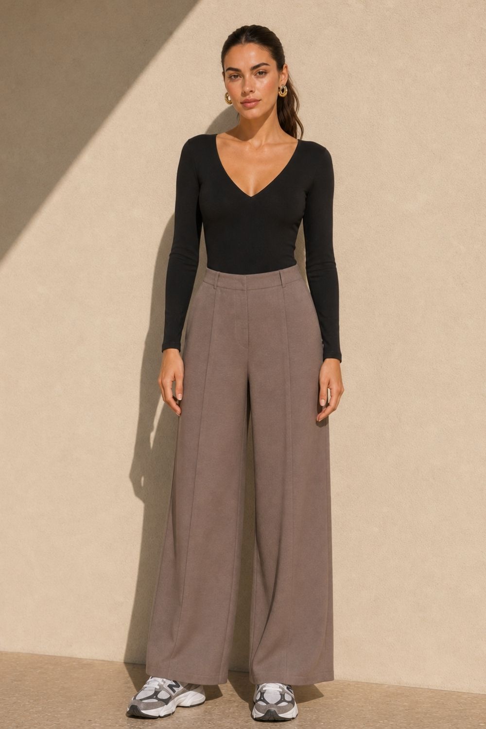 Klelia Wide Leg Pants Κωδ:29826 Χαρακτηριστικά Προϊόντος • Γραμμή: Wide Leg / φαρδιά ίσια γραμμή • Ύφασμα: Σταθερό, υψηλής ποιότητας structured woven fabric • Ψηλόμεση εφαρμογή • Λάστιχο στο πίσω μέρος της μέσης για άνετη εφαρμογή • Πλαϊνές τσέπες • Μακριά, φαρδιά μπατζάκια • Minimal & διαχρονικός σχεδιασμός • One Size – καλύπτει έως Large Plus Klelia Wide Leg Pants Κωδ:29826 Χαρακτηριστικά Προϊόντος • Γραμμή: Wide Leg / φαρδιά ίσια γραμμή • Ύφασμα: Σταθερό, υψηλής ποιότητας structured woven fabric • Ψηλόμεση εφαρμογή • Λάστιχο στο πίσω μέρος της μέσης για άνετη εφαρμογή • Πλαϊνές τσέπες • Μακριά, φαρδιά μπατζάκια • Minimal & διαχρονικός σχεδιασμός • One Size – καλύπτει έως Large Plus