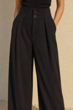 Crepe Tailored Wide Leg Pants ΚΩΔ:8927 Χαρακτηριστικά Ύφασμα: Ελαστικό crepe Γραμμή: Wide leg / άνετη Μέση: Φαρδιά, σταθερή ζώνη μέσης Κλείσιμο: Διπλό κουμπί μπροστά Σχεδιασμός: Tailored design με μπροστινές πιέτες Τσέπες: Πλαϊνές Εφαρμογή: Άνετη με ελαστικότητα Διαφάνεια: Δεν διαφανίζει Μήκος: Μακρύ Μεγέθη: S/M & L/XL Non-iron: Δεν απαιτεί σιδέρωμα Φροντίδα Πλύσιμο έως 30°C Χωρίς έντονο στύψιμο Προτείνεται χαμηλή ταχύτητα στυψίματος Όχι στεγνωτήριο Φυσικό στέγνωμα