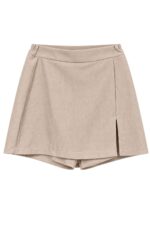 Shop the look Fall Skort edition Ένα ολοκληρωμένο fall look σε burgundy, brown & beige αποχρώσεις, σχεδιασμένο για εύκολο day-to-night styling. Το floral draped top δίνει θηλυκότητα, το skort κρατά το look άνετο και σύγχρονο, ενώ το burgundy blazer ολοκληρώνει το outfit με πιο polished χαρακτήρα. Shop the complete look & get -20% ✨ Angel Skort in taupe Draped Floral Top Jackie Jacket in Burgundy 
