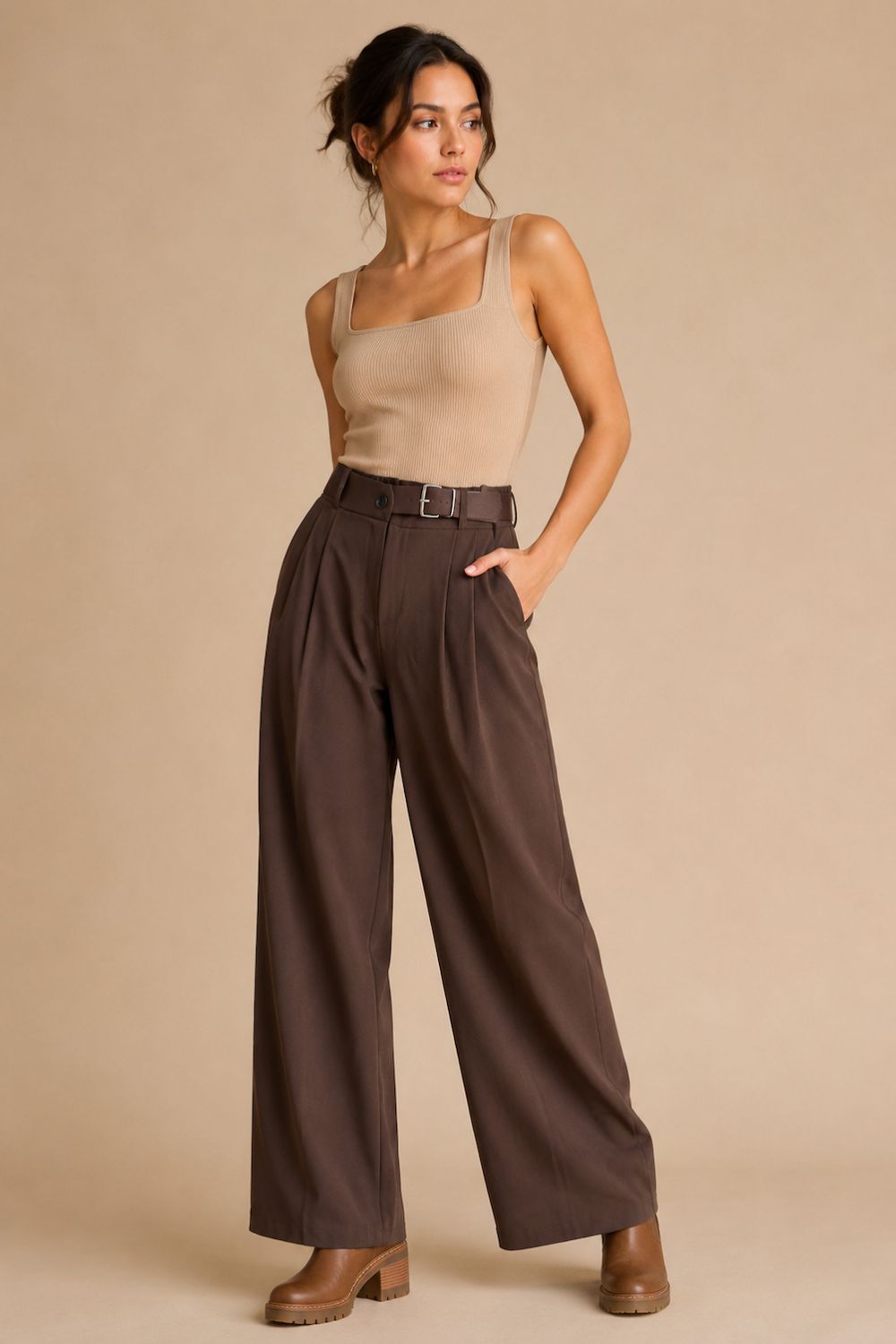 Stella Wide Leg Pants σε καφέ απόχρωση, με ψηλόμεση εφαρμογή, εφέ ζώνης, πιέτες, τσέπες και λάστιχο πίσω. Μαλακό ελαστικό crepe ύφασμα. One Size έως Large. Stella Wide Leg Pants σε καφέ απόχρωση, με ψηλόμεση εφαρμογή, εφέ ζώνης, πιέτες, τσέπες και λάστιχο πίσω. Μαλακό ελαστικό crepe ύφασμα. One Size έως Large.