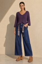 Katia Knitted Top in Purple Κωδικός: 7030 Χαρακτηριστικά Προϊόντος • One Size – καλύπτει έως X-Large • Ύφασμα modal extra fluffy • Υποαλλεργικό και skin-friendly modal mix • Μανίκια 3/4 μήκος • Γραμμή κανονική προς χαλαρή • Απαλή και ελαφριά υφή • Άνετη εφαρμογή για καθημερινό στυλ .Οδηγίες Φροντίδας • Πλύσιμο στους 30°C με κρύο νερό • Χωρίς στύψιμο • Στέγνωμα σε επίπεδη επιφάνεια
